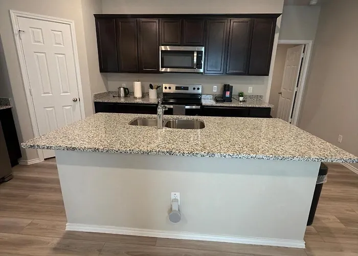 Modern 3br Smart Near Cavazos *