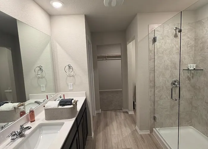 Modern 3br Smart Near Cavazos