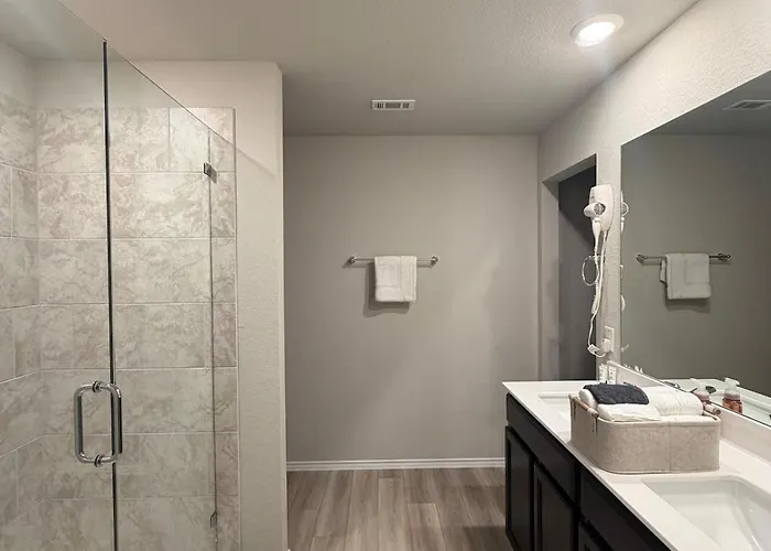 Modern 3br Smart Near Cavazos *